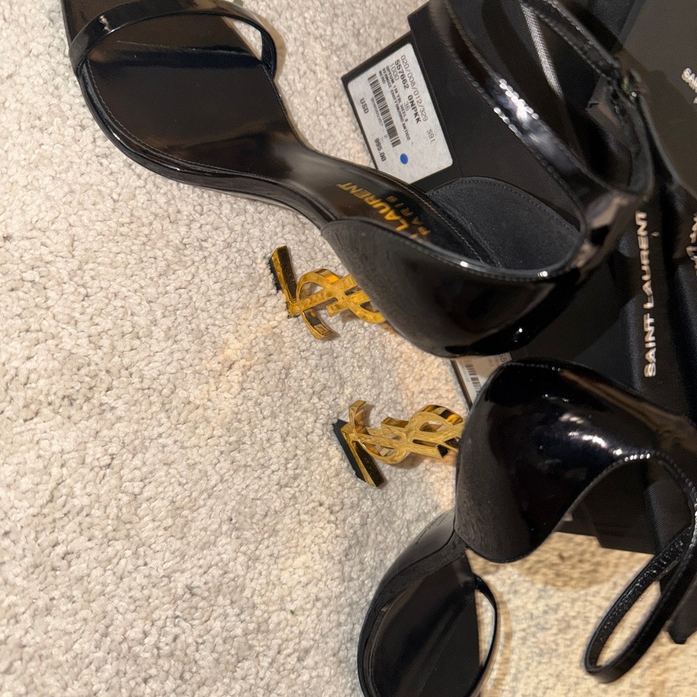 Authentic OPYUM SANDALS IN PATENT LEATHER
